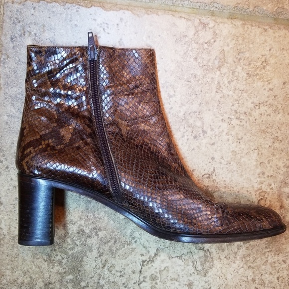 via spiga fianna pointed ankle booties